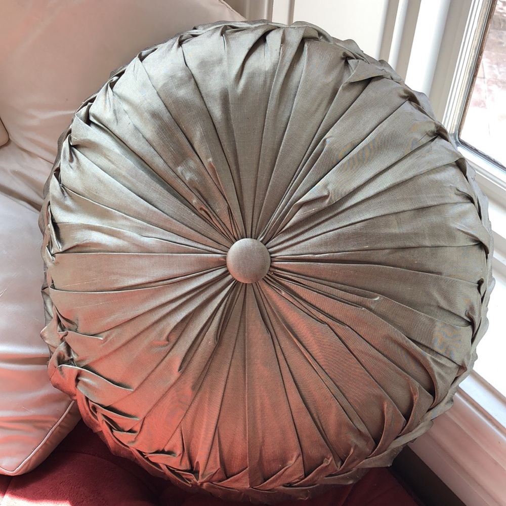 Set of two retro style decorative pillows - Picture 2 of 8